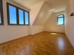 Arbeitszimmer Dachgeschoss - Mehr Raum für dich – 2-Etagen-Wohnung für dein nächstes Kapitel