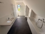 Badezimmer Dachgeschoss - Mehr Raum für dich – 2-Etagen-Wohnung für dein nächstes Kapitel