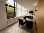 Wohnzimmer Nebenhaus EG - Attraktives Wohn- und Geschäftshaus mit Rehazentrum und drei Maisonettewohnungen in Dresden