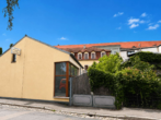 Straßenansicht Nebengebäude - - Attraktives Wohn- und Geschäftshaus mit Rehazentrum und drei Maisonettewohnungen in Dresden