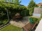 Terrasse mit Garten Nebenhaus - Attraktives Wohn- und Geschäftshaus mit Rehazentrum und drei Maisonettewohnungen in Dresden
