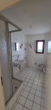 Badezimmer - Klein, modern, perfekt für deinen Start
