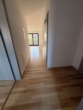 Flur mit Blick von der Badezim - Ihr neues Zuhause – modern und lichtdurchflutet