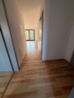Flur mit Blick von der Badezim - Ihr neues Zuhause – modern und lichtdurchflutet
