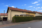 Straßenansicht - Dein eigenes Zuhause in Radeberg – Doppelhaushälfte mit Potential und Garten