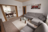 Wohnzimmer - Dein eigenes Zuhause in Radeberg – Doppelhaushälfte mit Potential und Garten